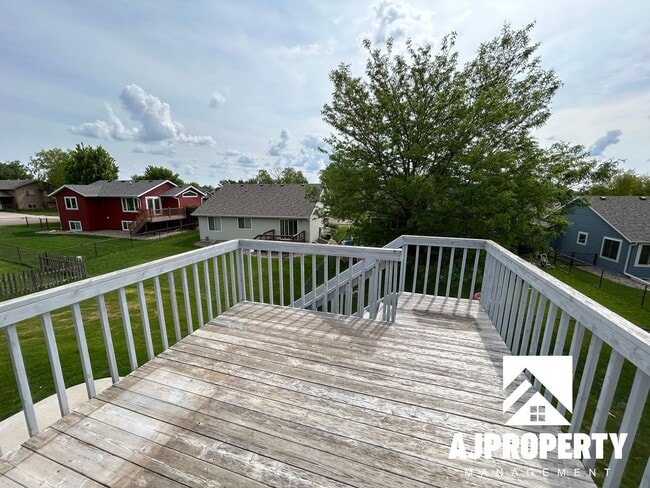 Building Photo - 4604 S Dunlap Ave