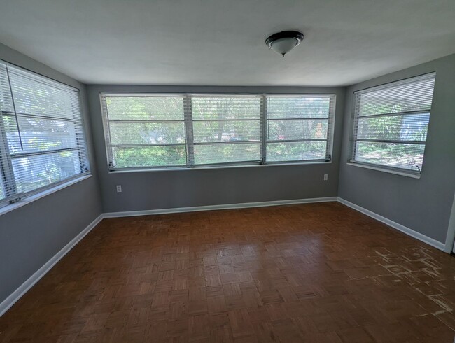 Building Photo - Nicely Sized One Bedroom House in Bevelry ...