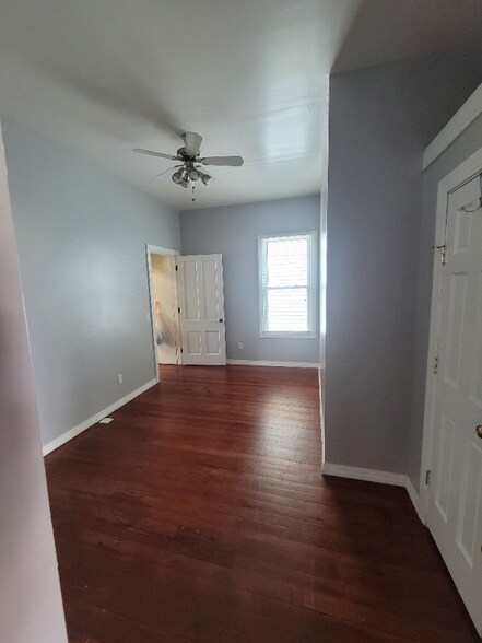 Building Photo - 2201 Ekin Ave