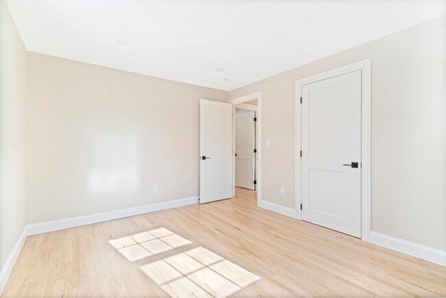 Building Photo - 21 Hodgkins Dr