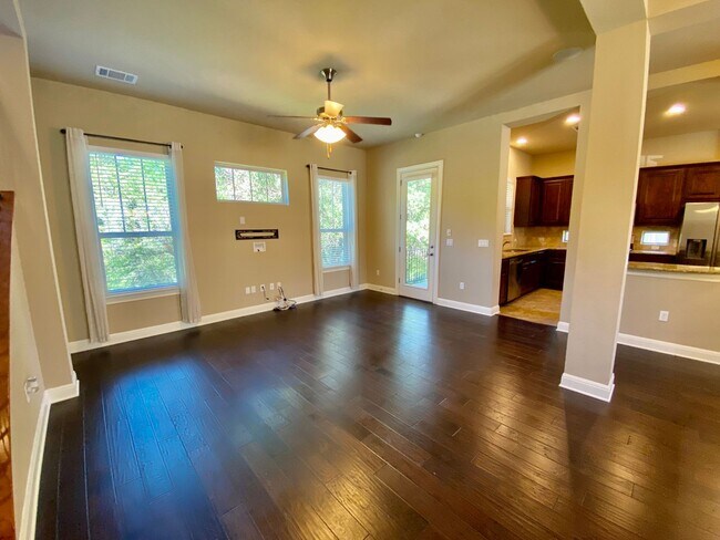Building Photo - 3 Bedroom 2.5 Bathroom Detached Condo in South Austin!!
