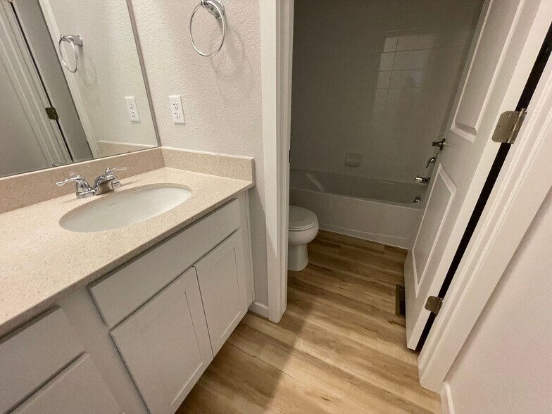 Building Photo - 1361 Brookfield Pl