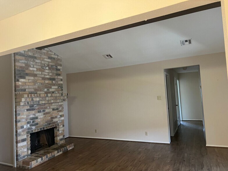 Building Photo - 7136 Rimwood