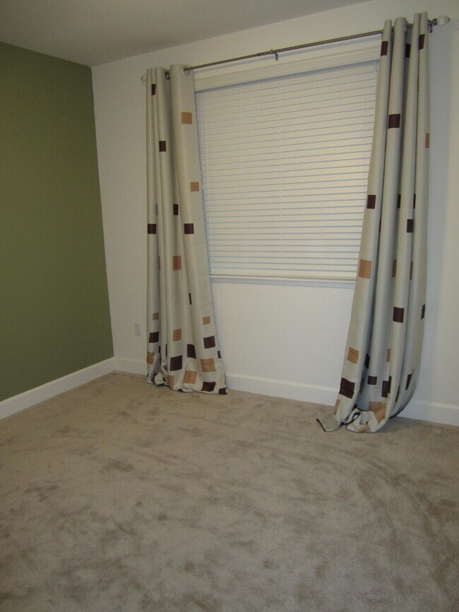 BR2 - 240 Currlin Cir