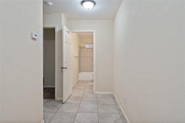 Building Photo - 12502 Hackberry Dr