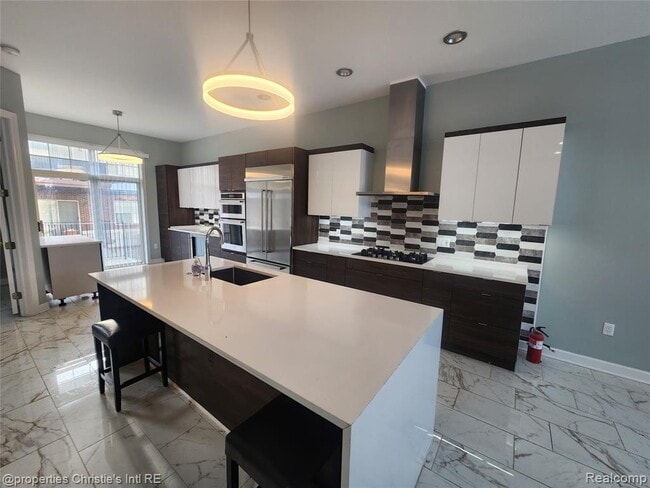 Building Photo - 35 Adelaide St