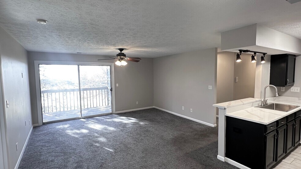 Building Photo - 8919 Eagleview Dr