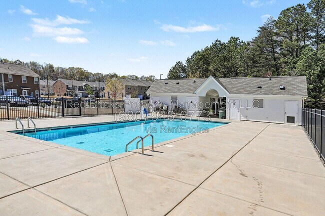 Building Photo - 5013 Spring Arbor Ln