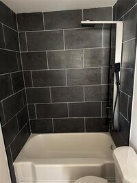 Building Photo - 324 N Lakeview Dr