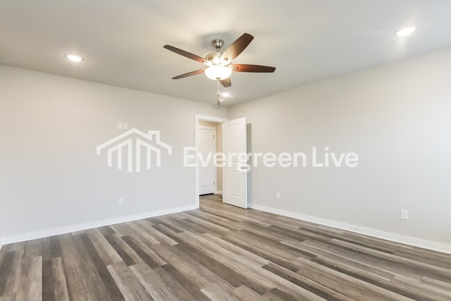 Building Photo - 428 N Wyandotte St