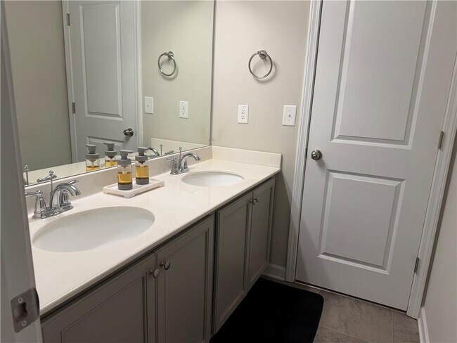 Building Photo - 389 Paxton LN