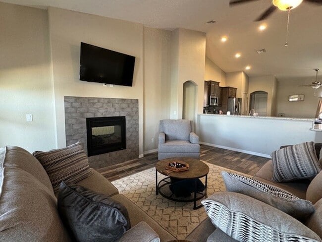Building Photo - Los Lagos Lakefront WINTER Rental 3Br with Utilities AVAILABLE 10/1/2025