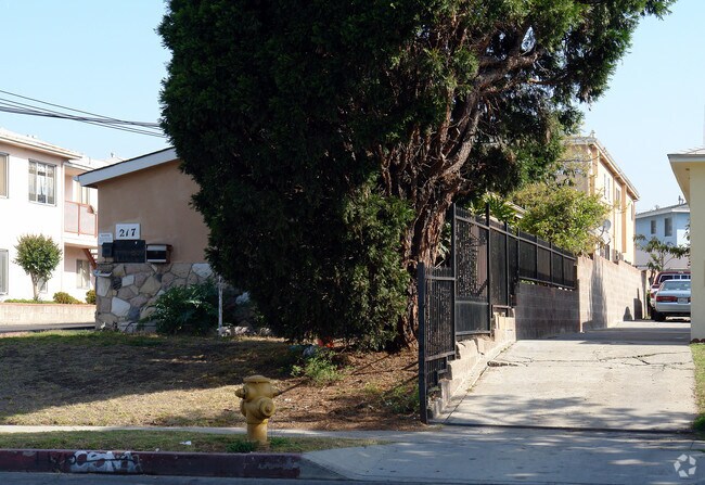 Building Photo - 217 E Ivy Ave