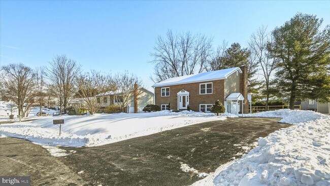 Building Photo - 110 Elaine Dr