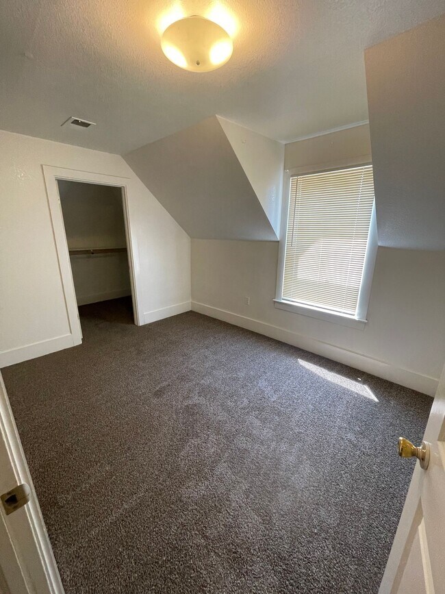 Building Photo - 1229 12th St