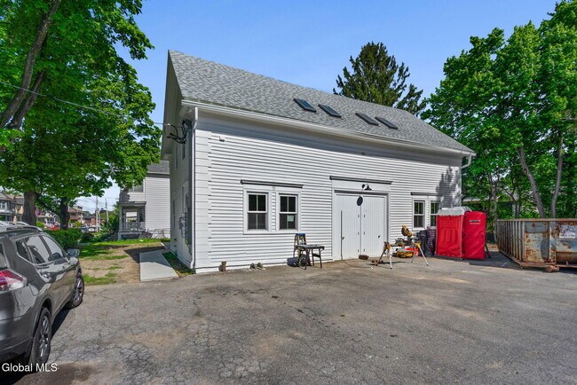 Building Photo - 521 Warren St