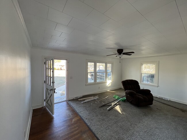 Building Photo - 609 W Greer St