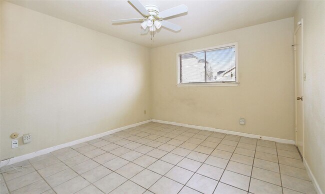 Building Photo - 6202 Skyline Dr