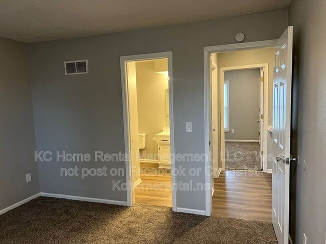 Building Photo - 1416 SE 7th Pl