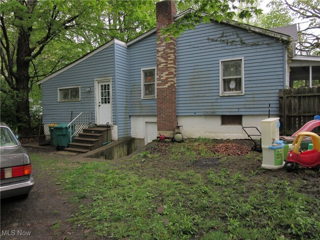 Building Photo - 128 Eagle St