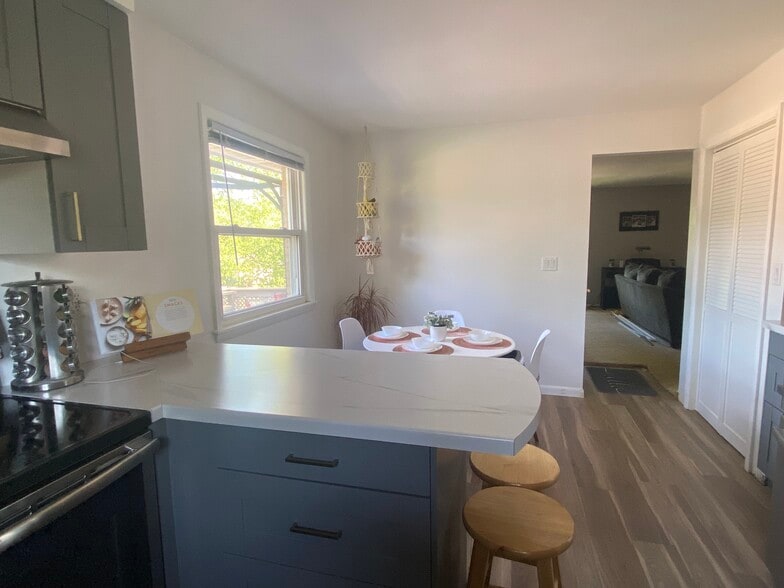 Kitchen 11x15 - 11611 W Elmhurst Pky