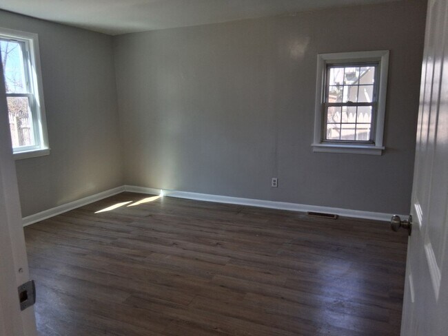 Building Photo - 530 Columbia Ave