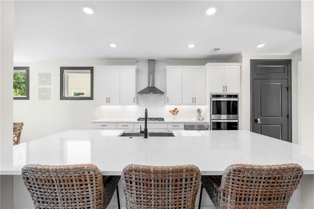 Building Photo - 520 Walden Glen Ln