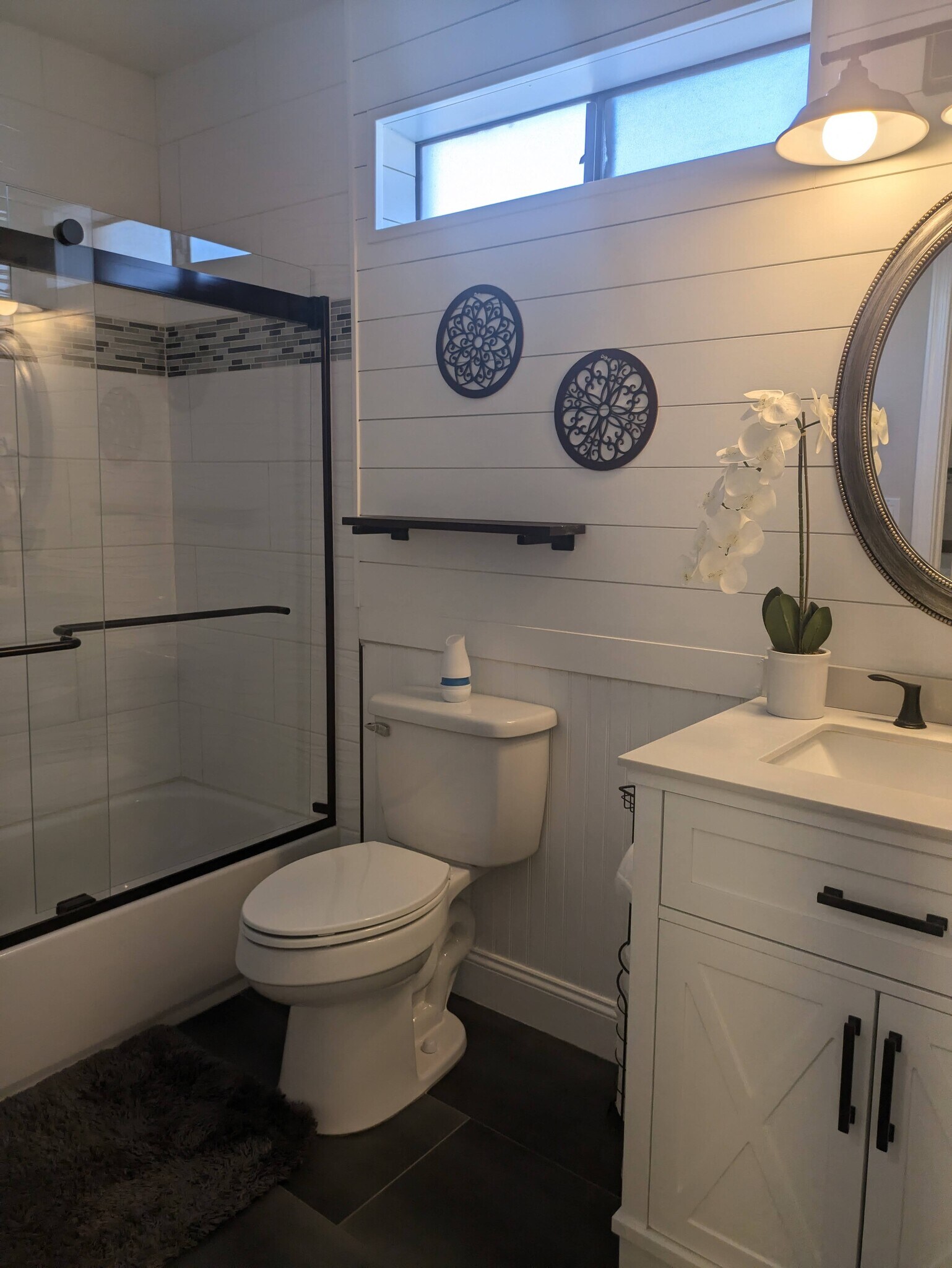 Guest bathroom - 8879 E Friess Dr