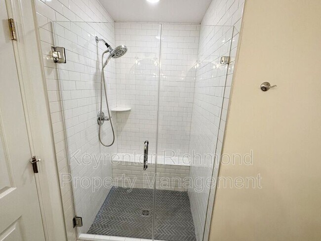 Building Photo - 6925 Dunton Rd