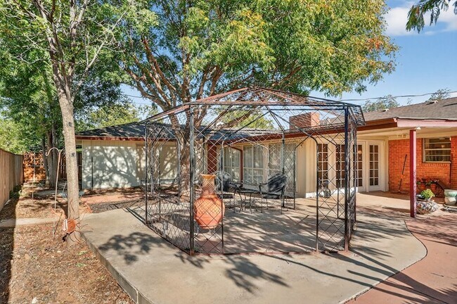 Building Photo - 3210 Cimmaron Ave