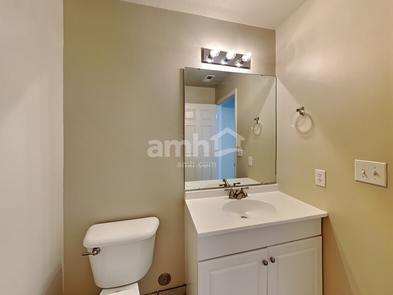Building Photo - 2169 1520 N
