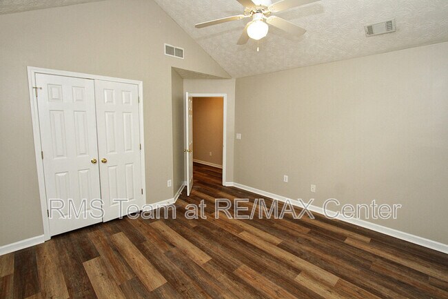 Building Photo - 1490 Creek Pointe Cir