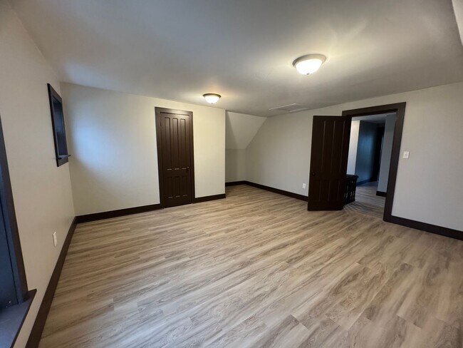 Building Photo - 9612 Bowman St