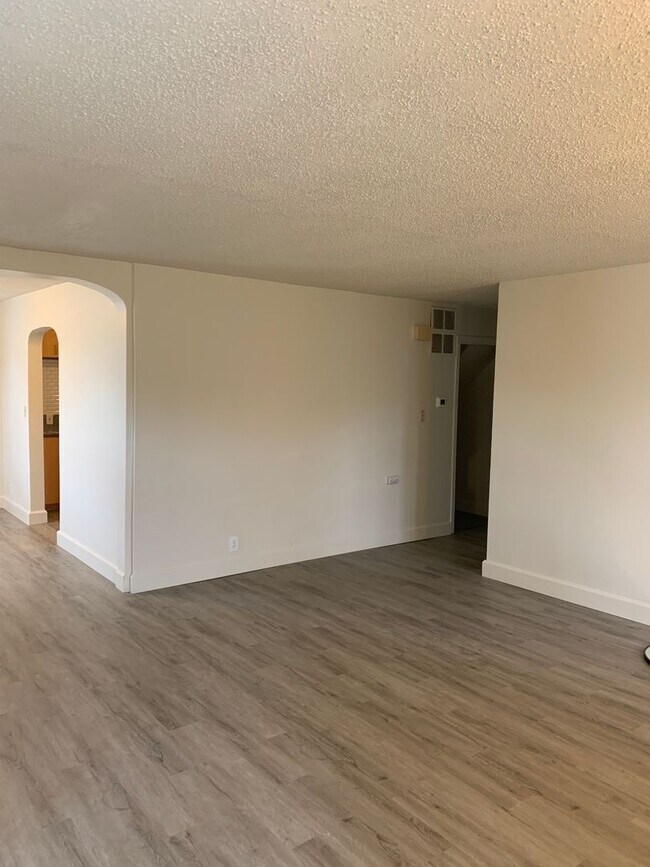 Building Photo - Updated 4 Bedroom ~ 1 Bathroom House Near ...