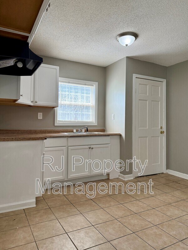Building Photo - 3397 Farmville Rd