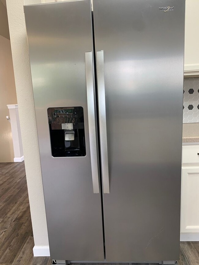 Building Photo - *STUNNING* 3 BEDROOM IN STETSON HILLS