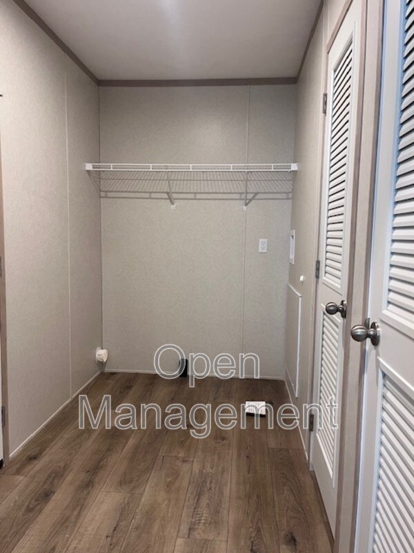 Building Photo - 2301 SW Oralabor Rd