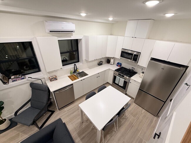 Building Photo - 27 Graham St