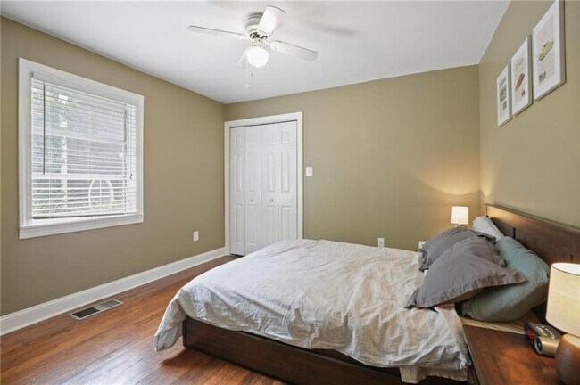 Building Photo - 64 W Belle Isle Rd NE