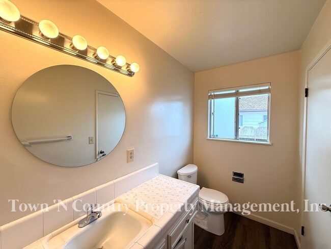 Building Photo - Nice 3 Bedroom, 2 Bath Located in North Salinas!