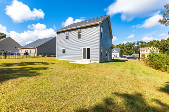 Building Photo - MOVE-IN READY $300 off first month