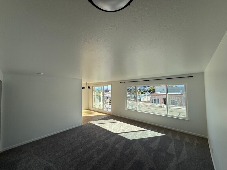 Building Photo - 750 Bacon St