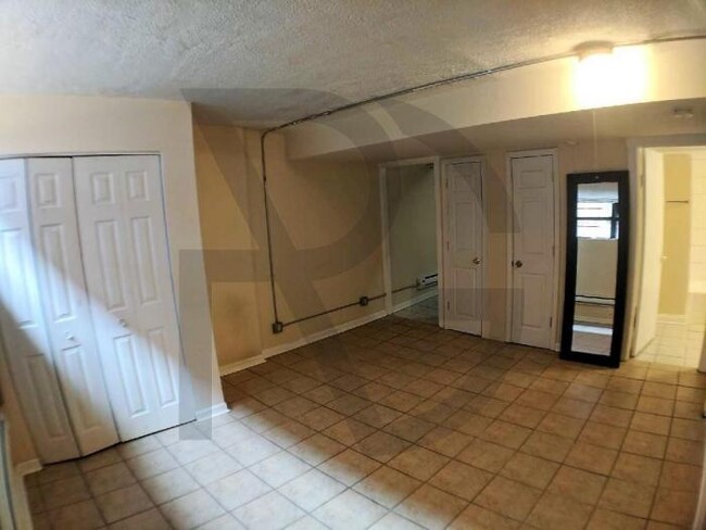 Building Photo - 1 bedroom in CHICAGO IL 60657