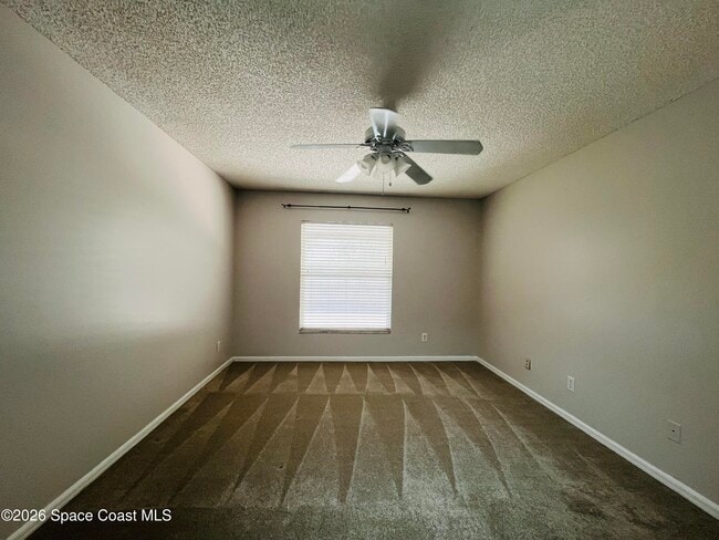 Building Photo - 829 Honeysuckle Dr