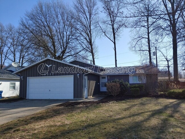 Primary Photo - Split level home with updates in Amherst S...