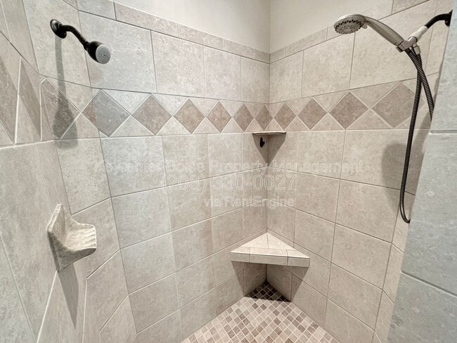 Building Photo - 3349 N Justin Ave