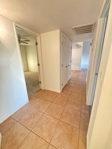 Building Photo - 10230 W Catalina Dr