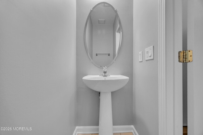 Building Photo - 10 Deepwater Cir
