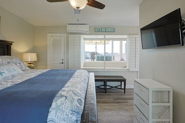 Building Photo - Spectacular 2 Bd/2Ba Glorietta Bay Condo.