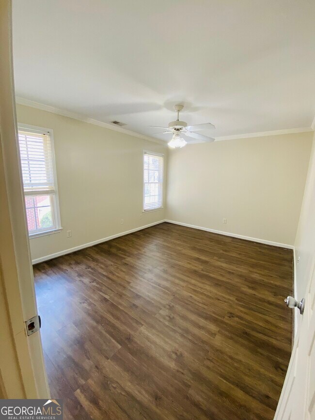 Building Photo - 33 Tall Timbers Cir